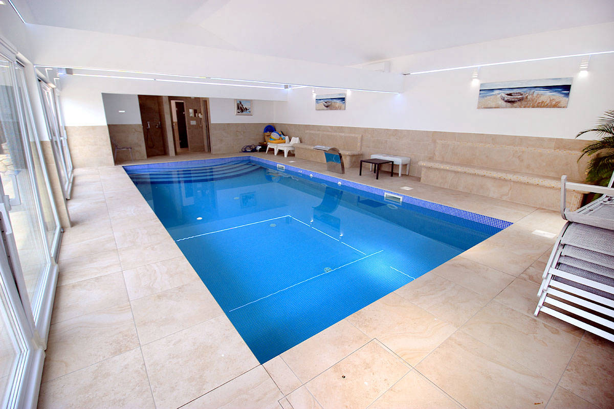 Indoor pool, Lanterna Mandre
