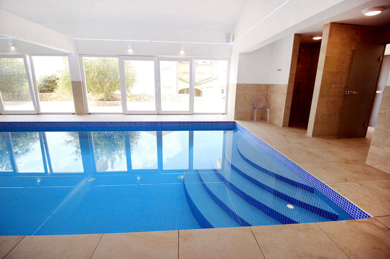 Indoor pool, Lanterna Mandre